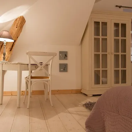 Au Gre Du Hasard Frühstückspension 2*