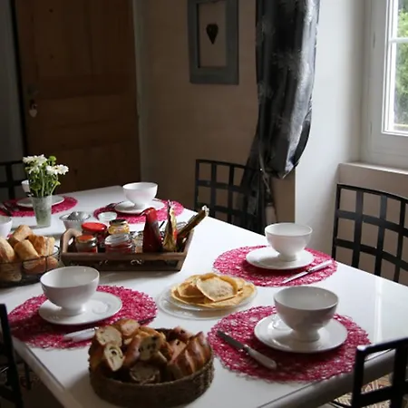 Au Gre Du Hasard Bed & Breakfast 2*